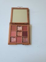 Huda Beauty Nude Obsessions Palette (Medium) (4 colours damaged)